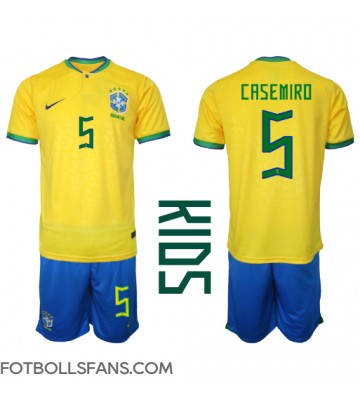 Brasilien Casemiro #5 Replika Hemmatröja Barn VM 2022 Kortärmad (+ Korta byxor)